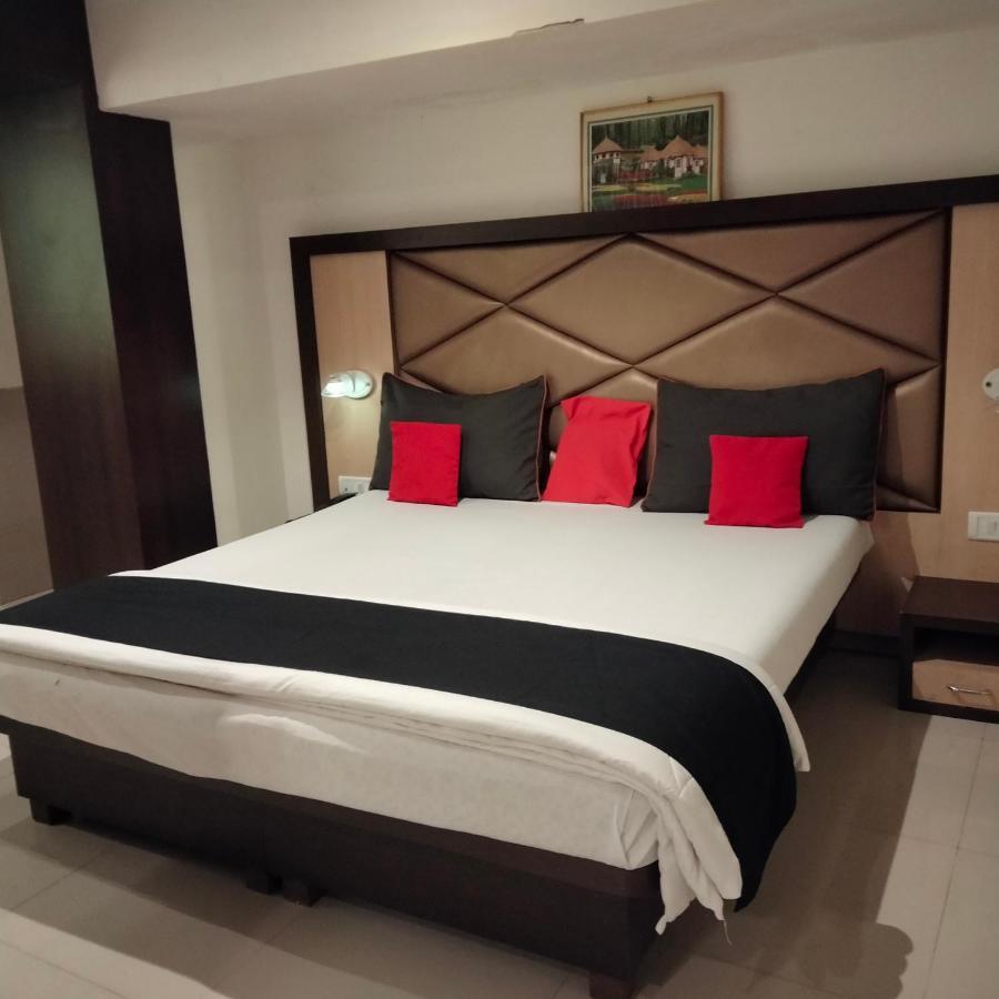 Hotel Everest Lodging Navi Mumbai Zewnętrze zdjęcie