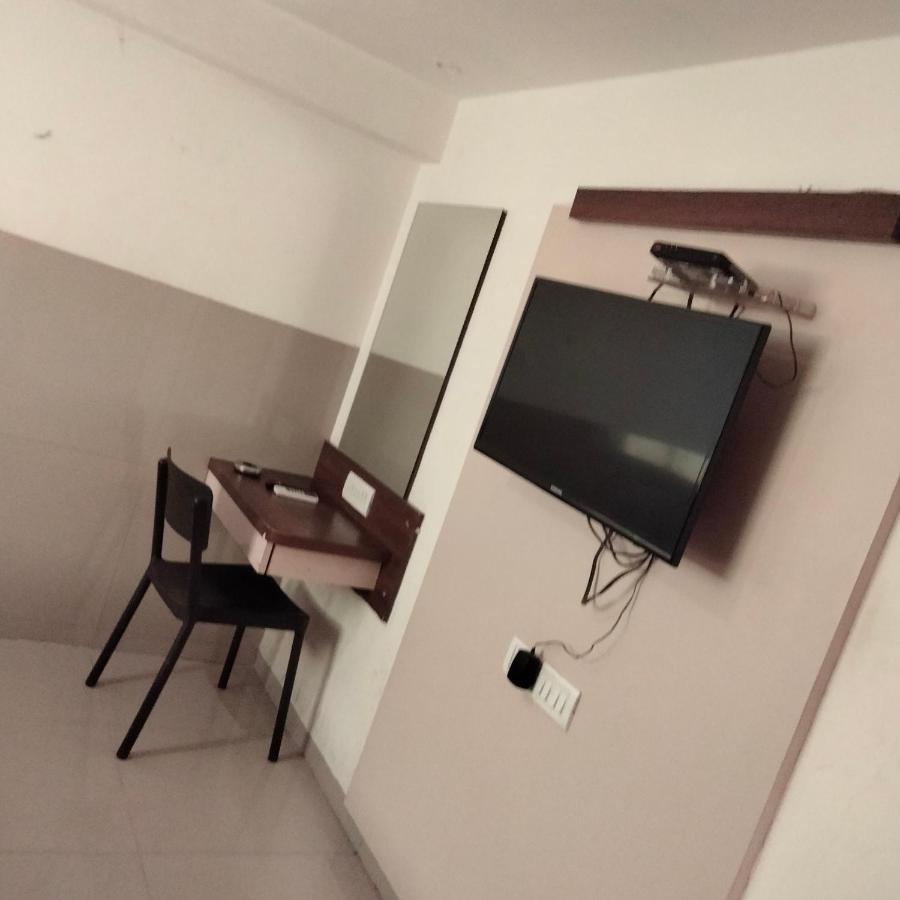 Hotel Everest Lodging Navi Mumbai Zewnętrze zdjęcie