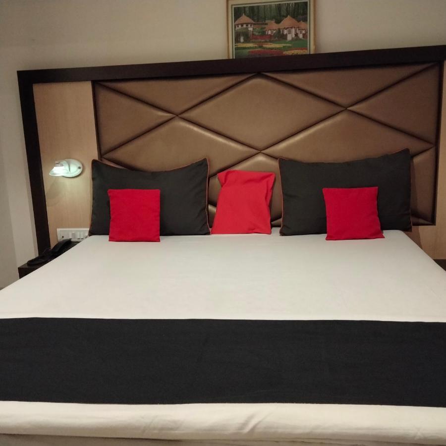 Hotel Everest Lodging Navi Mumbai Zewnętrze zdjęcie