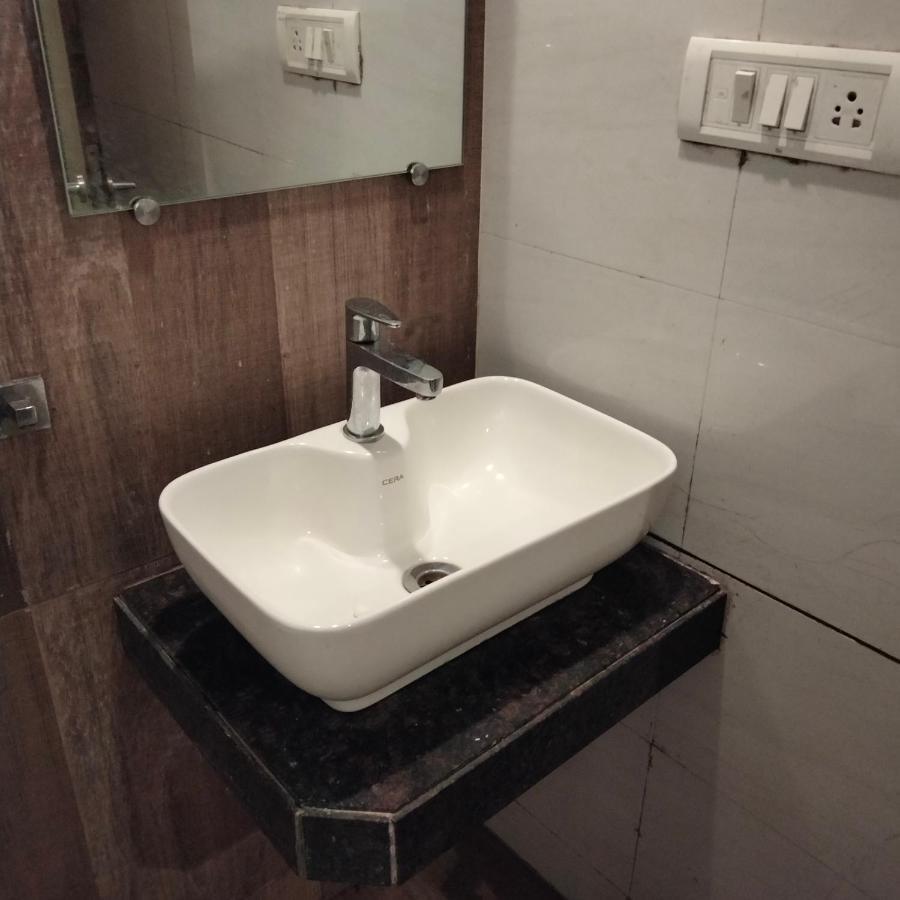 Hotel Everest Lodging Navi Mumbai Zewnętrze zdjęcie
