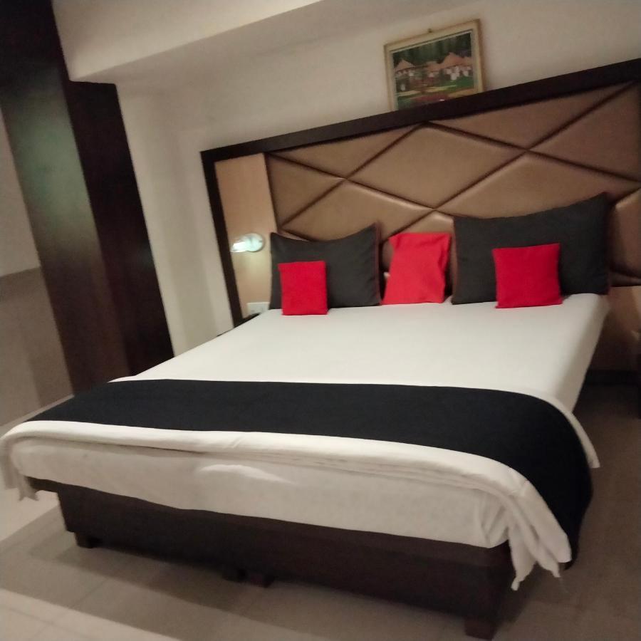 Hotel Everest Lodging Navi Mumbai Zewnętrze zdjęcie