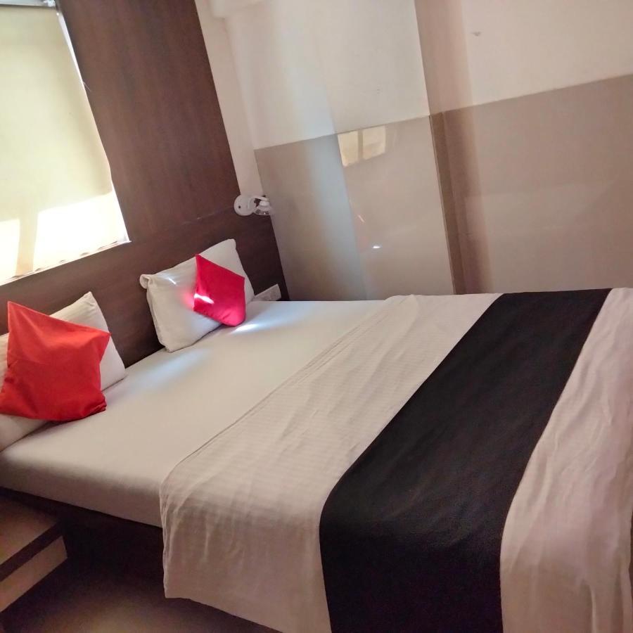 Hotel Everest Lodging Navi Mumbai Zewnętrze zdjęcie