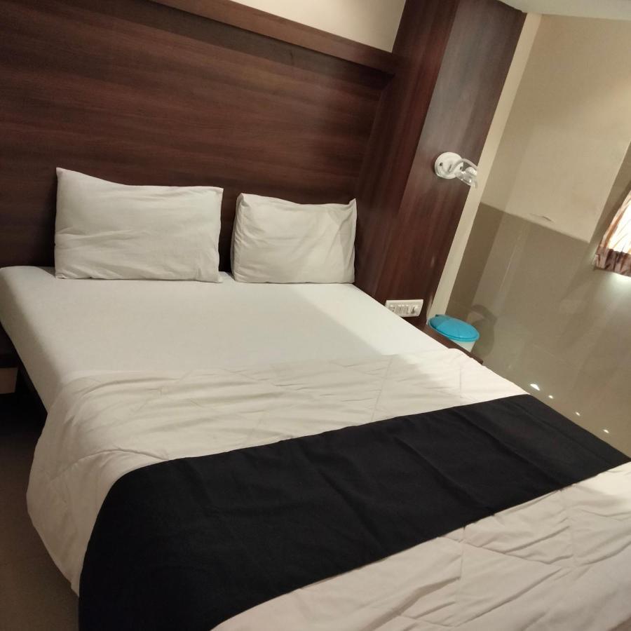 Hotel Everest Lodging Navi Mumbai Zewnętrze zdjęcie
