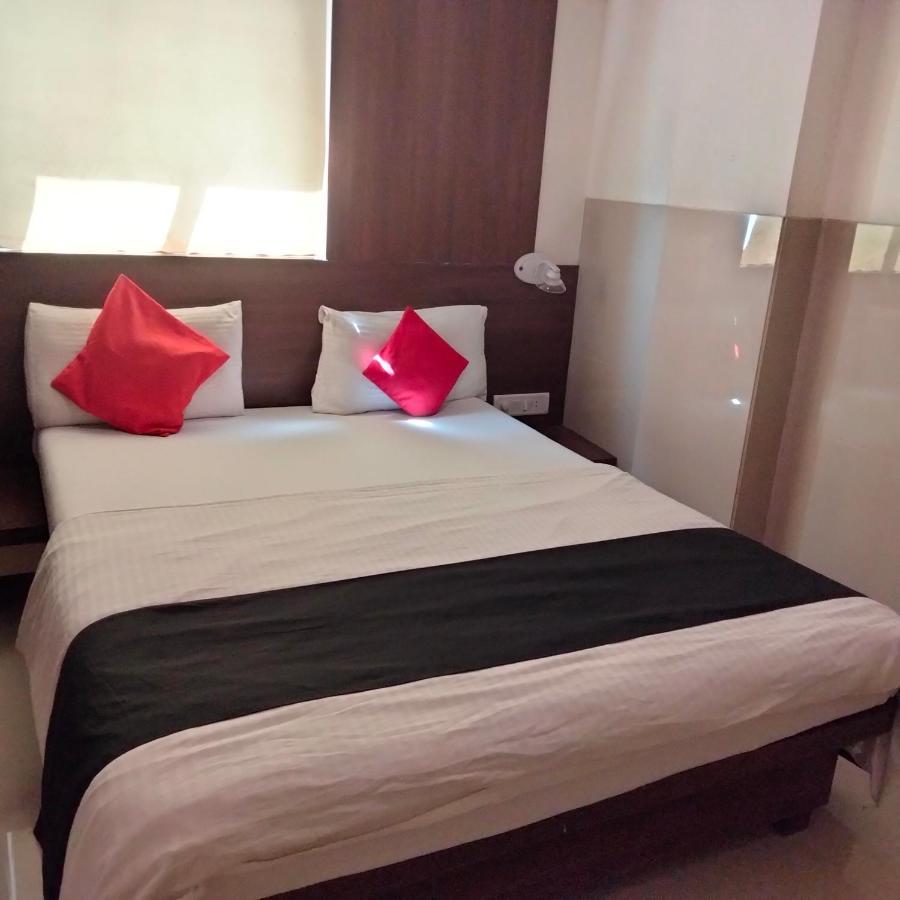 Hotel Everest Lodging Navi Mumbai Zewnętrze zdjęcie