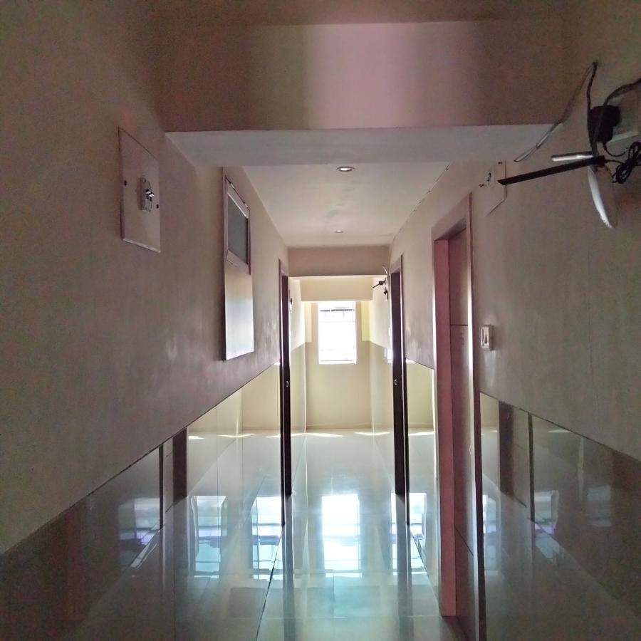 Hotel Everest Lodging Navi Mumbai Zewnętrze zdjęcie