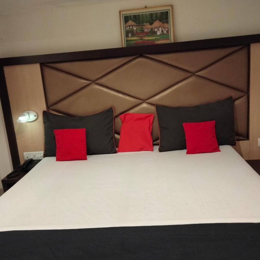 Hotel Everest Lodging Navi Mumbai Zewnętrze zdjęcie