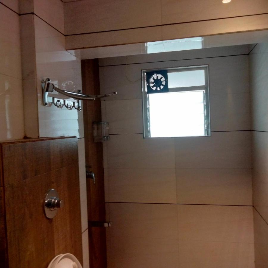 Hotel Everest Lodging Navi Mumbai Zewnętrze zdjęcie