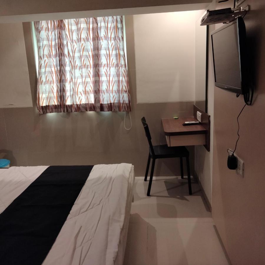 Hotel Everest Lodging Navi Mumbai Zewnętrze zdjęcie
