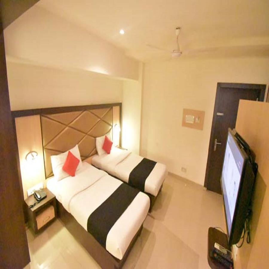 Hotel Everest Lodging Navi Mumbai Zewnętrze zdjęcie
