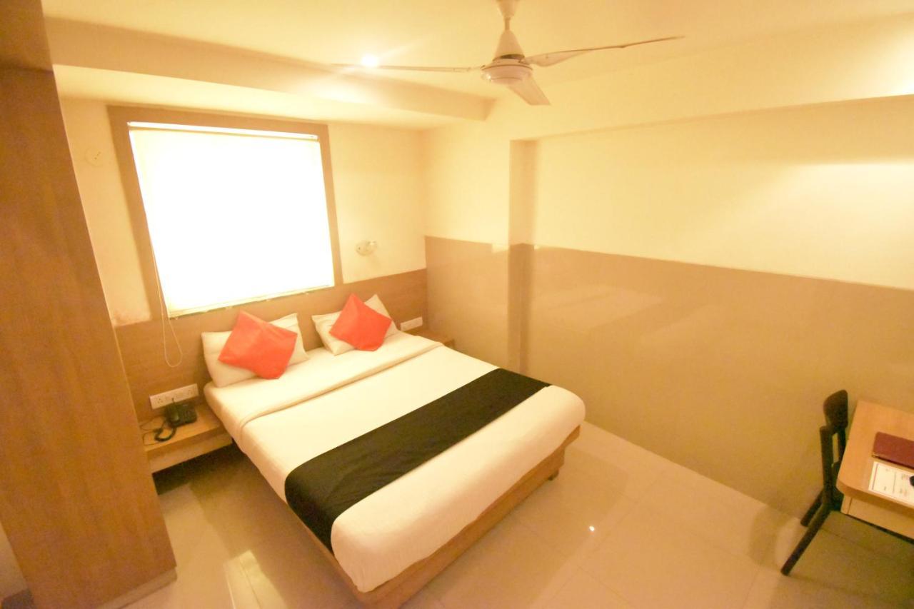 Hotel Everest Lodging Navi Mumbai Zewnętrze zdjęcie