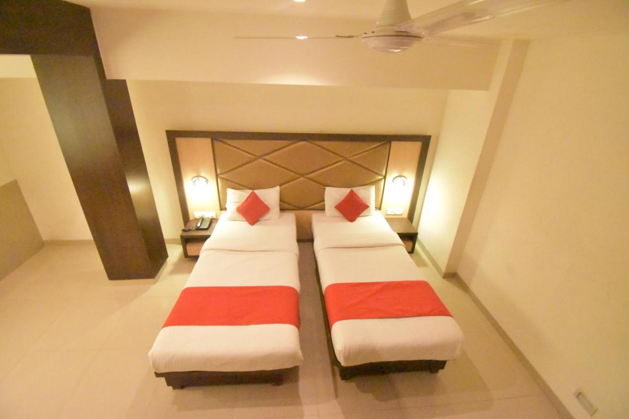 Hotel Everest Lodging Navi Mumbai Zewnętrze zdjęcie