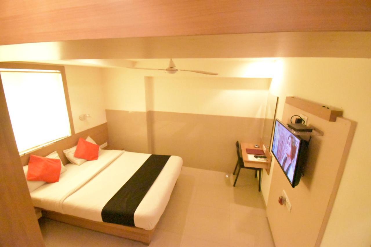 Hotel Everest Lodging Navi Mumbai Zewnętrze zdjęcie