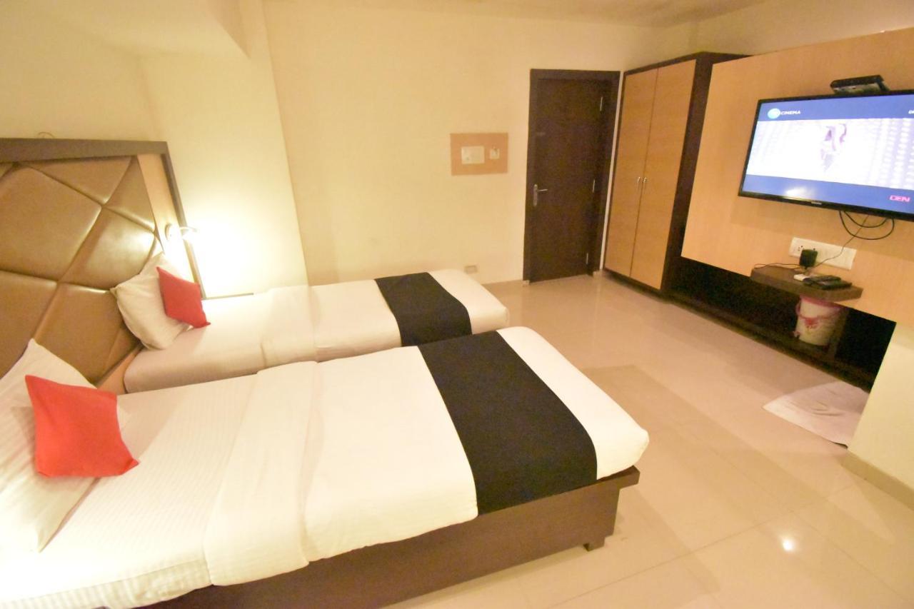 Hotel Everest Lodging Navi Mumbai Zewnętrze zdjęcie