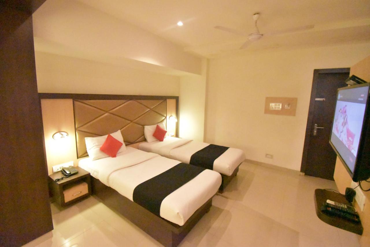 Hotel Everest Lodging Navi Mumbai Zewnętrze zdjęcie